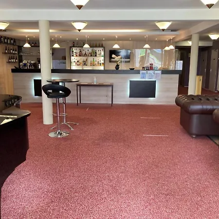 Отель Logis Altina Pacy-sur-Eure
