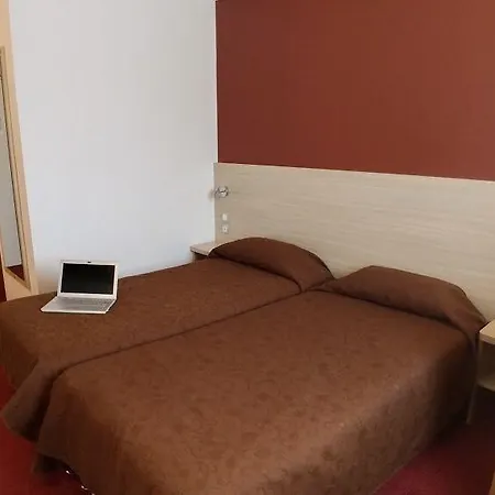 מלון Logis Altina Pacy-sur-Eure